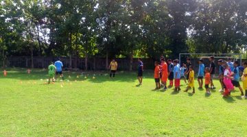 ฝึกซ้อมฟุตบอล การฝึกซ้อมของนักเรียนชั้นระดับประถมและมัธยม
